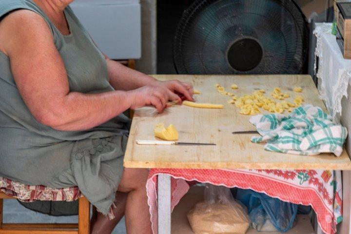 バーリ市でパスタ作り体験と試食