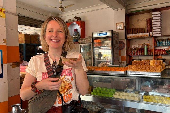 Udaipur: Old city Tuk Tuk Ride & Food Tour med kvindelig guide