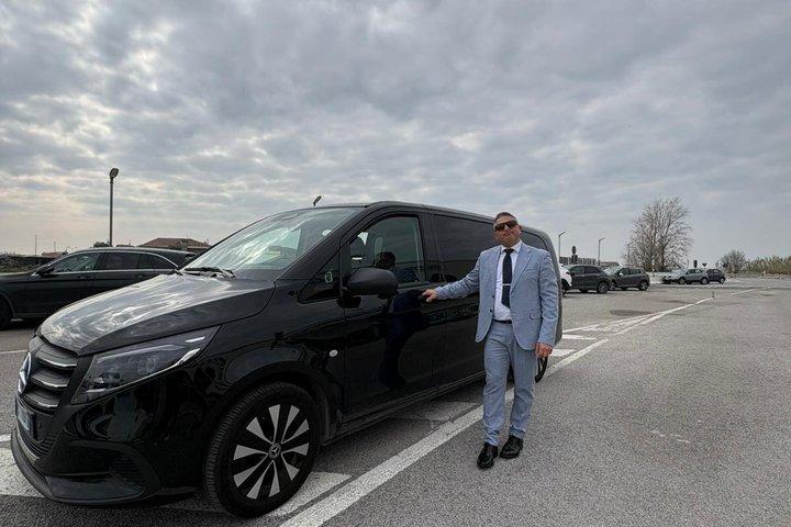 Trasferimento privato da Amalfi all'aeroporto di Napoli, stazione di Napoli