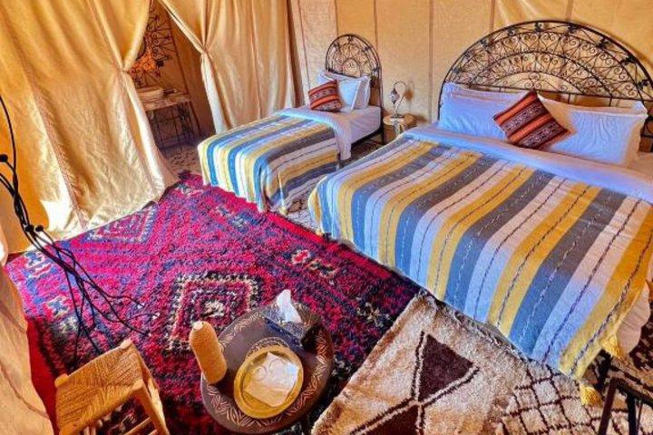 Campamento de lujo en el desierto de Merzouga con paseo en camello