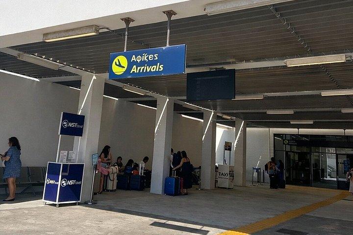 サントリーニでのプライベート送迎-空港,ホテル＆タウンピックアップ