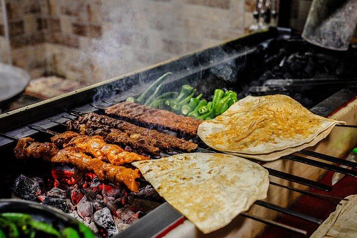 ボスポラス・バイツ・イスタンブール・フードツアー（14＋試食付き）