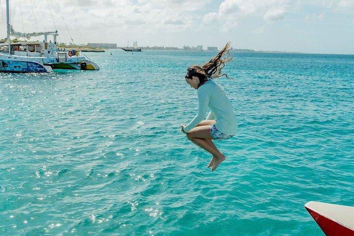 Aruba Sail and Snorkel with Turtles at WW2 Shipwreck Includes BBQ