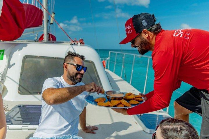 Aruba Sail and Snorkel with Turtles at WW2 Shipwreck Includes BBQ