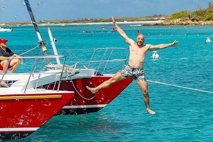 Aruba Sail and Snorkel with Turtles at WW2 Shipwreck Includes BBQ