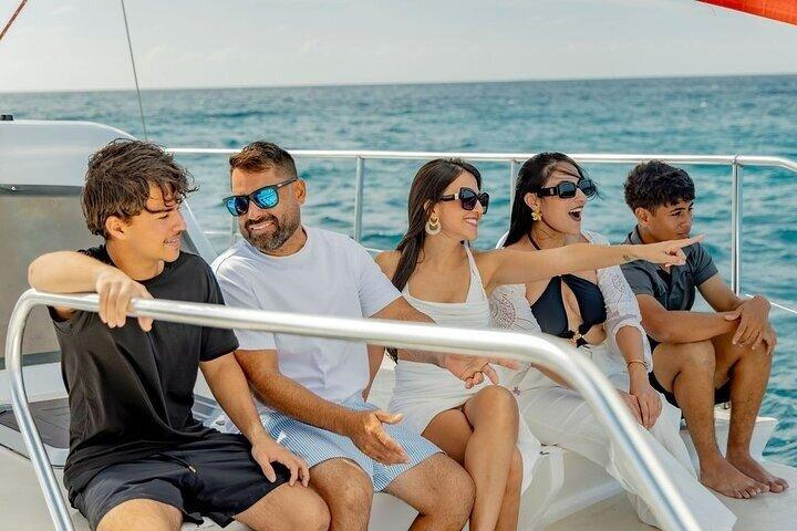 Aruba Sail and Snorkel with Turtles at WW2 Shipwreck Includes BBQ