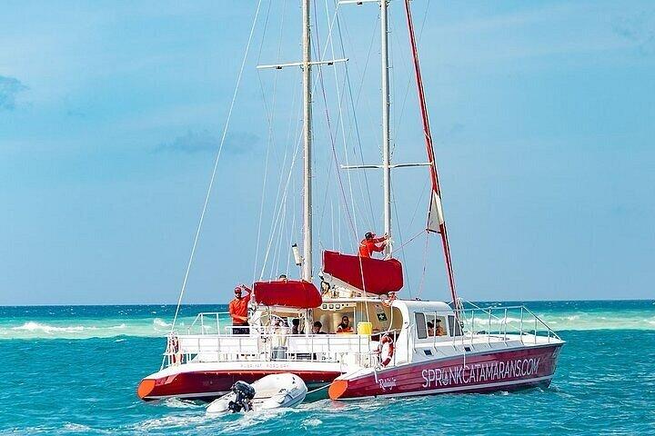 Aruba Sail and Snorkel with Turtles at WW2 Shipwreck Includes BBQ