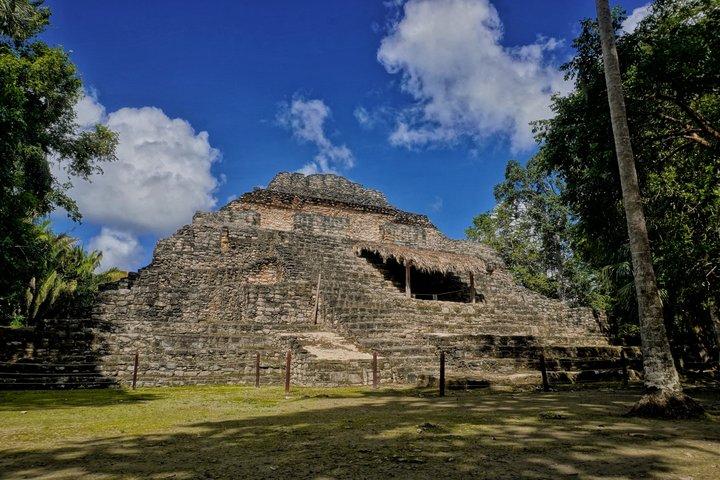 チャッチョベンマヤ遺跡プライベートツアーと地元のマハホールビーチ