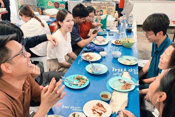 Bangkok Authentic Market Food Tour with 8+ Local Tastings & Boat