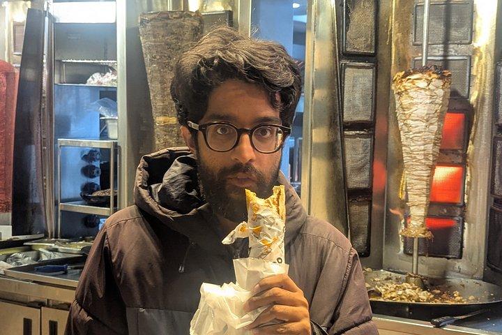 カイロ・ストリートフードツアー：ガイドと地元エジプト料理を味わう