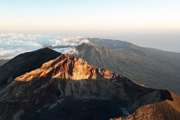 アグン山サンライズトレッキングアドベンチャー