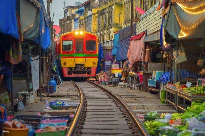 Excursão privada ao Grand Palace Maeklong Rail & Floating Market