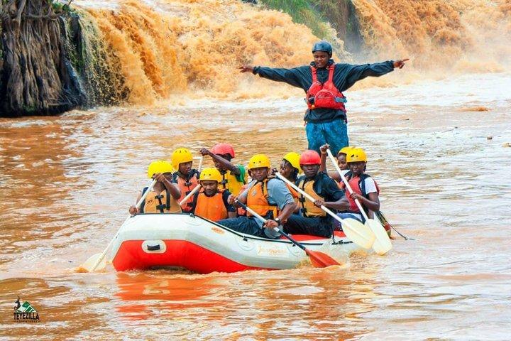 Hele dagen adrenalin oplevelse vand rafting og lynlås fodring