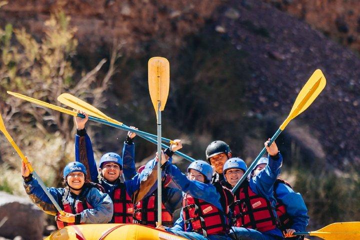 Rafting- und Weinerlebnis. Mittagessen und Transport inklusive.