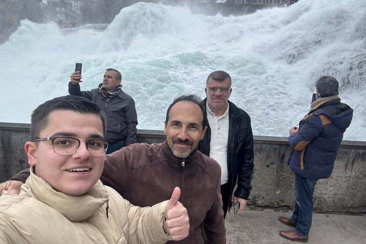 ビッツナウからチューリッヒとラインの滝へのプライベート日帰り旅行