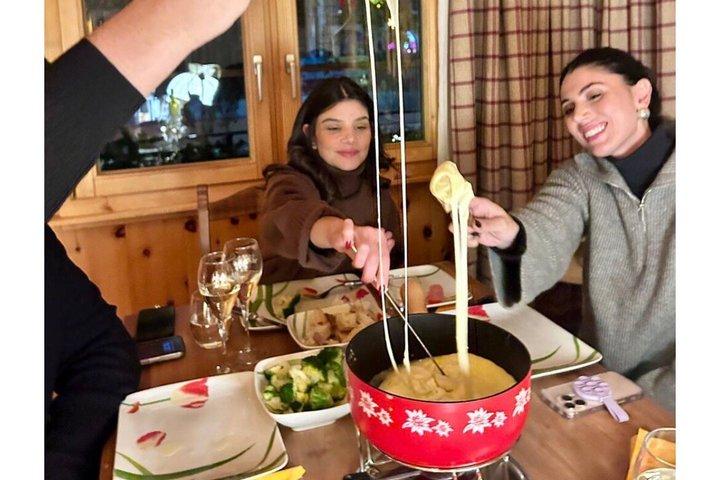 Fonduta di Zermatt con storie locali e sfera al centro