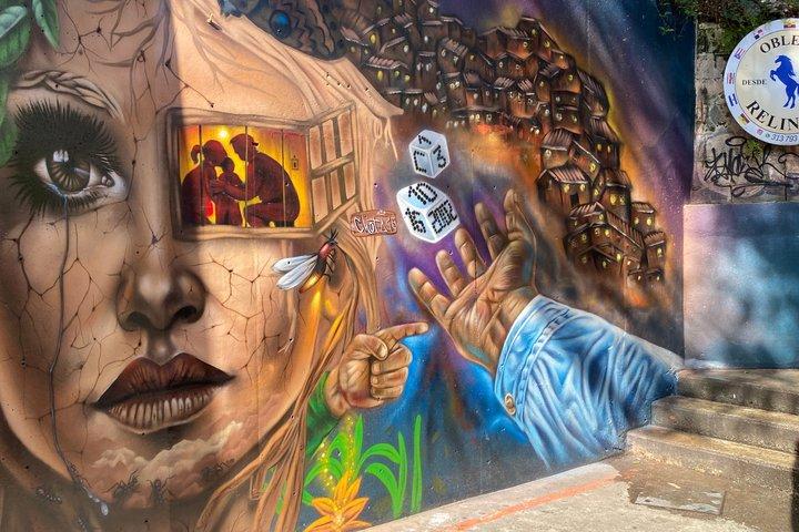 Private Tour Comuna 13 with Cable Car Ride