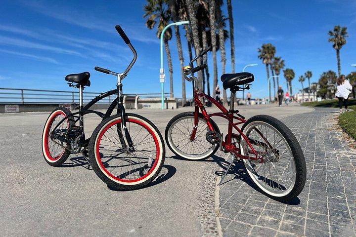 パシフィックビーチのボードウォークビーチクルーザーバイクレンタル