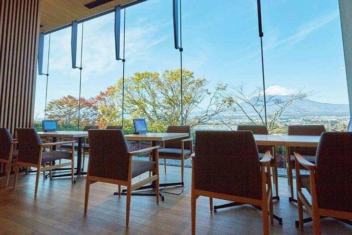 富士山五合目忍野八海と御殿場アウトレットアドベンチャー
