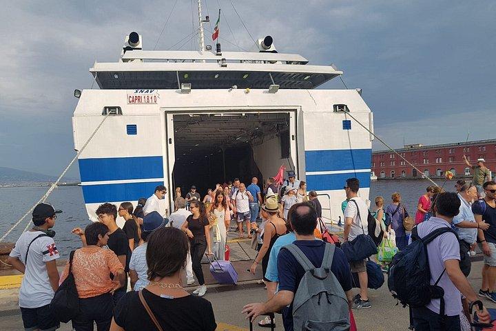 チヴィタヴェッキア海岸からローマへの小旅行プライベートカーで船に戻る