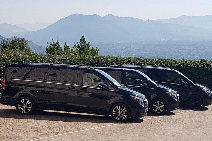 チヴィタヴェッキア海岸からローマへの小旅行プライベートカーで船に戻る