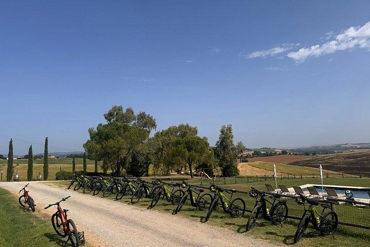 MONTALCINO Private E-Bike & Brunello Winery Experience