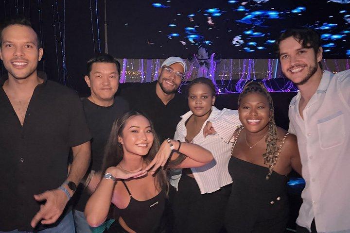 Bangkok : Tour guiado Premium por la vida nocturna y VIP Club Crawl