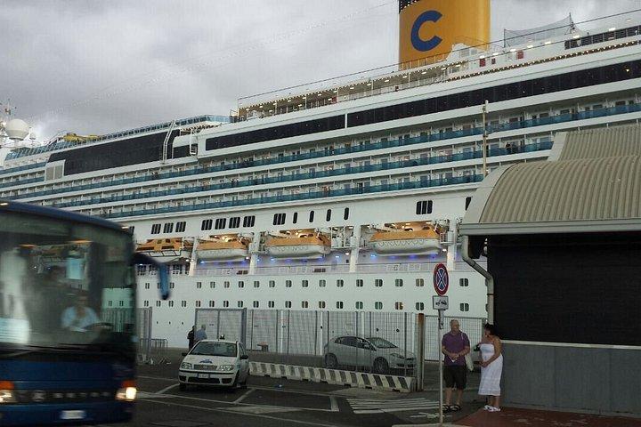 チヴィタヴェッキア海岸からローマへの小旅行プライベートカーで船に戻る