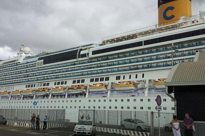 チヴィタヴェッキア海岸からローマへの小旅行プライベートカーで船に戻る