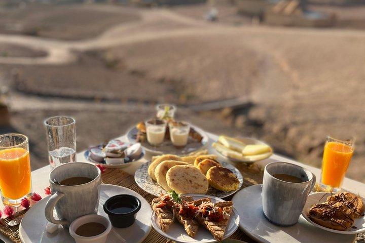 Agafay Desert Sunset Experience Camel Ride Quad und Dinner Show