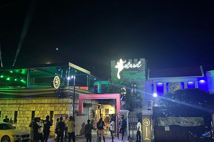 ホテルから27/27までモンテゴベイのナイトライフでクラビング