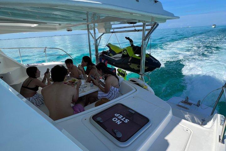 Cayman Private luxury Catamaran Experience 41’ Leopard