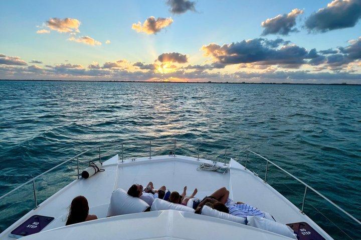 Cayman Private luxury Catamaran Experience 41’ Leopard