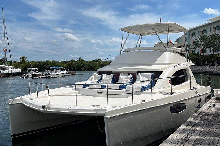 Cayman Private luxury Catamaran Experience 41’ Leopard