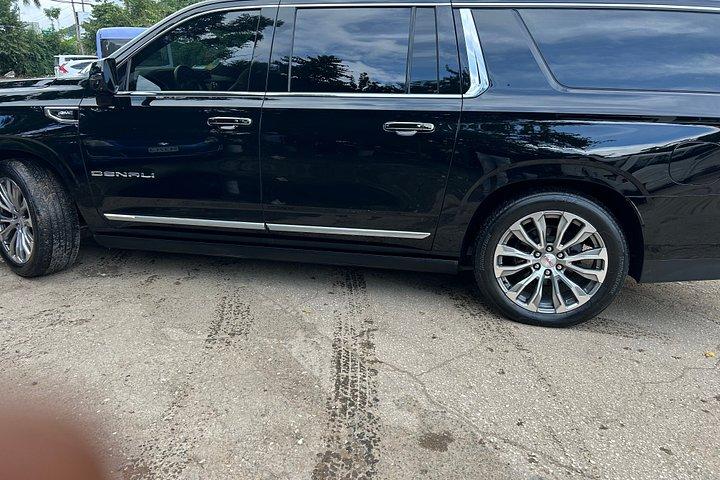 MBJ VIP ブラックトラック送迎 – モンテゴベイ、ネグリル、オチョリオス