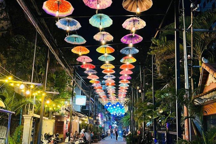 Siem Reap 3-Hour Sightseeing and Street Food Tour