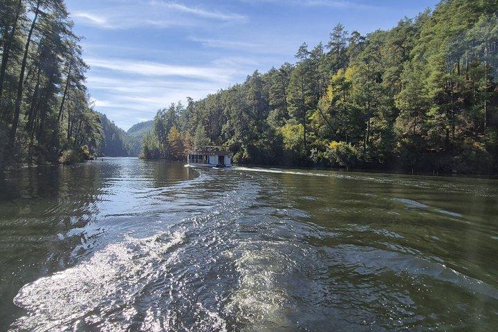 Karacaören Lake Eco Boat Tour avec Monster Buggy, pêche et déjeuner