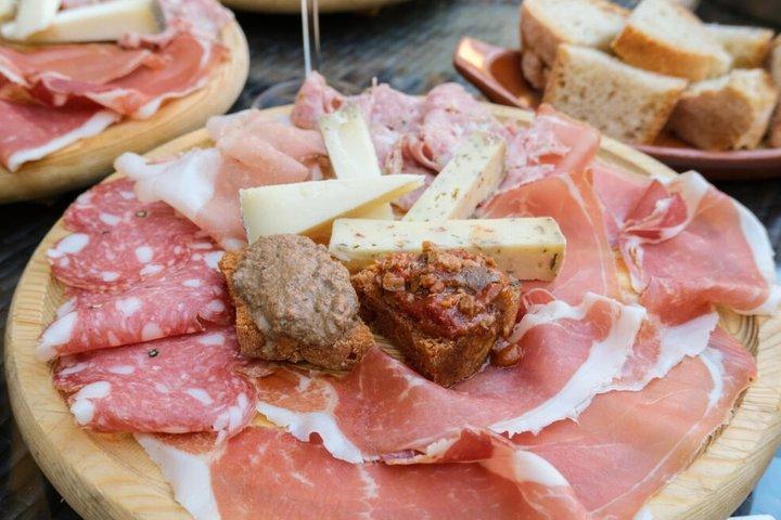 Mailand Abendtour mit Aperitivo, Straßenbahnfahrt und Dessert