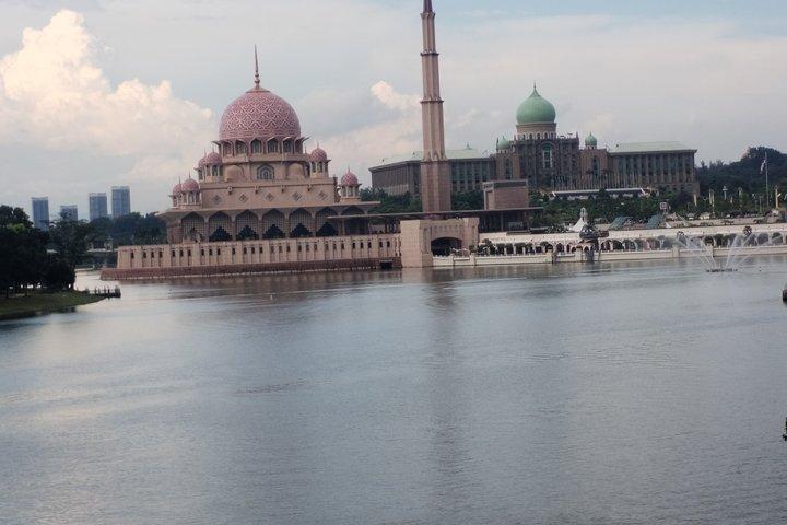 Kuala Lumpur City à Malacca City EN ROUTE Putrajaya City Tour