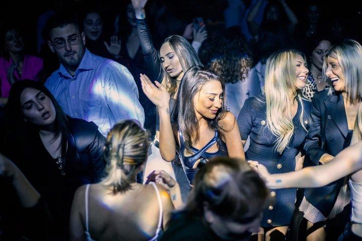 Tbilisi: Georgian Dinner & Dance Show – Social aften