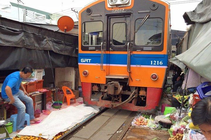 プライベートバンコクグランドパレスマエクロンレール＆水上マーケットツアー