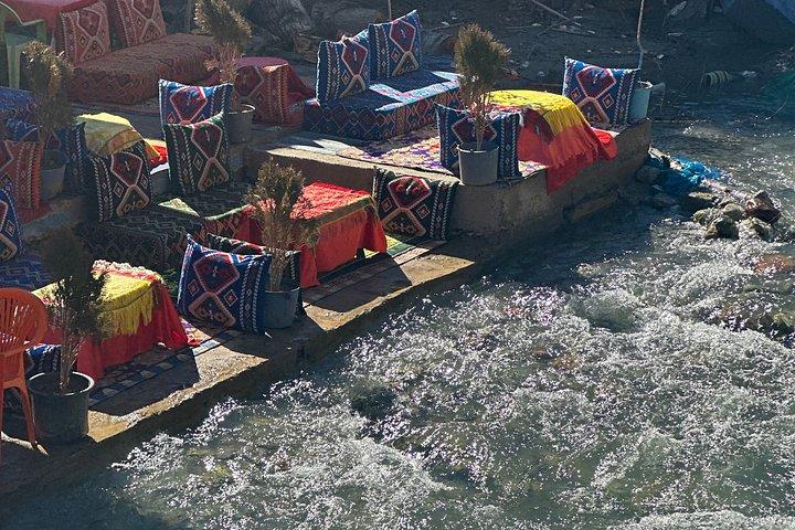 マラケシュ:ガイド付きウリカ渓谷&アトラス山脈ツアー