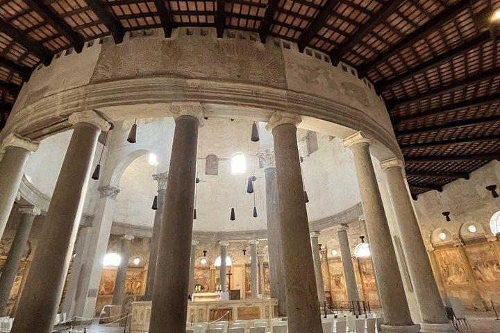 ゴルフカートで隠されたローマ：カタコンベ、地下墓地と神聖な芸術