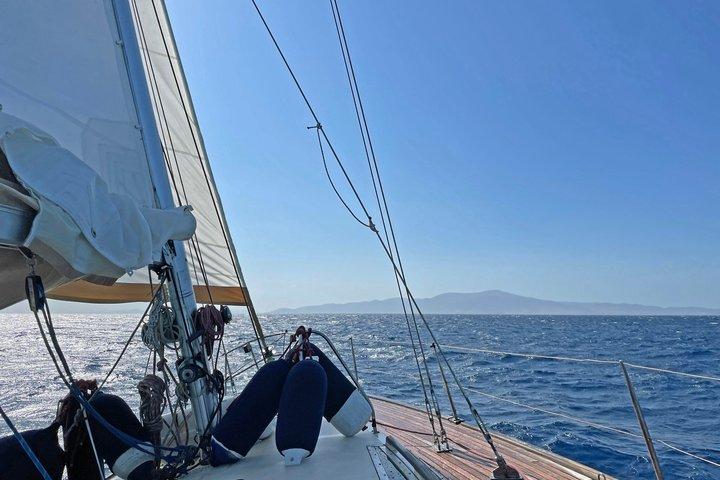 パロス島からアンティパロス島への7時間のセーリングツアー（ランチ付き）