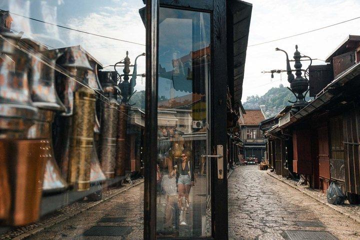 サラエボ朝の散歩ツアー：人ごみの前に街に出よう