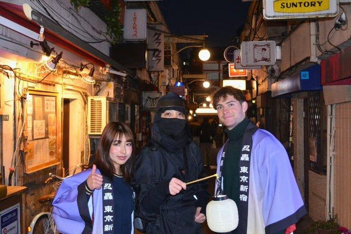 Tokyo Shinjuku GoldenGai Backstreet Wandeltocht met Ninja Gids