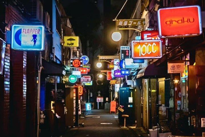 Tokyo Shinjuku GoldenGai Backstreet Walking Tour avec Ninja Guide