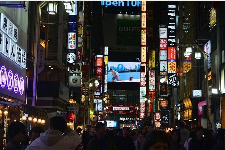 忍者ガイド付き東京新宿ゴールデン街裏通り散策ツアー