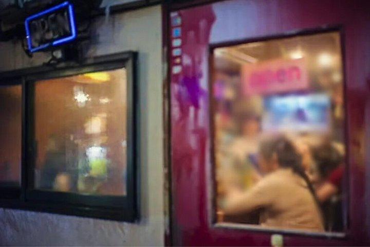 忍者ガイド付き東京新宿ゴールデン街裏通り散策ツアー