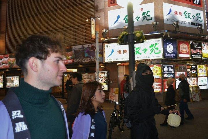忍者ガイド付き東京新宿ゴールデン街裏通り散策ツアー